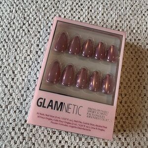 Glamnetic Press-On Short Almond Nails - Mertini